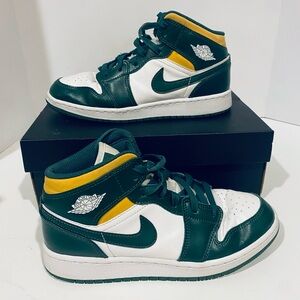 Jordan 1 Mid Nike Boys Youth size 6 Seattle SuperSonics Green Gold White